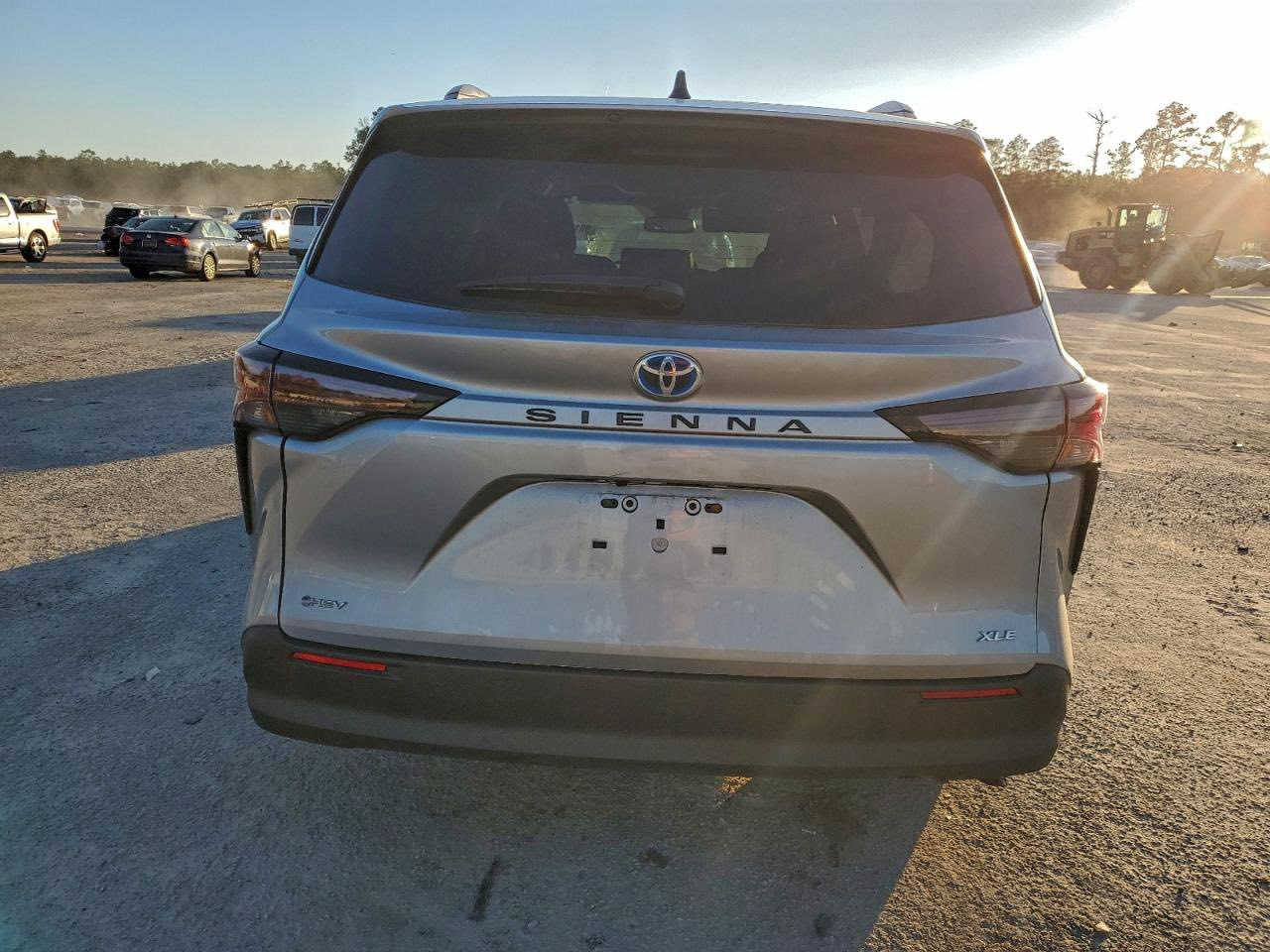 TOYOTA SIENNA HYBRID XLE 2025
تيوتا سينا  اكس ال اي 2025 

المواصفات : XLE

الحادث : موضح بالصور 

تعمل و تسير 
ماشيه :  12.742 مايل 
محرك 4 سلندر2500 هايبرد 

تاريخ المزاد الاثنين 2026/2/23

السعر  يحدده المزاد 

شحن الى اربيل عن طريق دبي او مرسين وشحن الى العقبه 

شركة الدرة مكتب الدرة 5 للمزادات الامريكة و الكندية فرع الانبار الرمادي 

للتواصل 
*********** 
***********
عمر الكربولي
