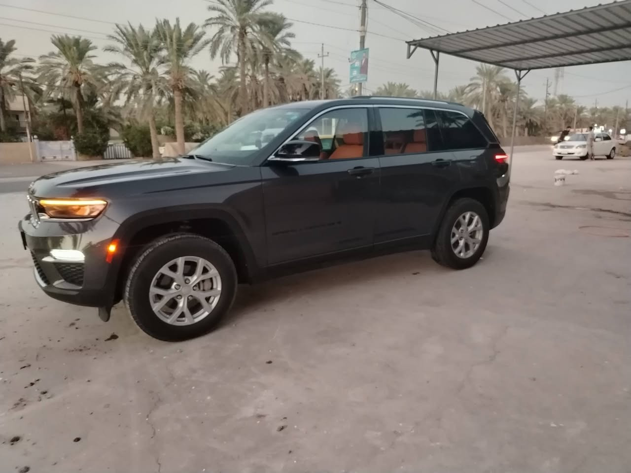 جيب ٢٣ تو ويل  رقم بغداد باسمي ماشيه ٥٤ الف ميل داخل جملي حادث باب السائق فقط بدل بقطعه اصليه ايرباك برده فقط السعر ٣ دفاتر وتلفون ***********
