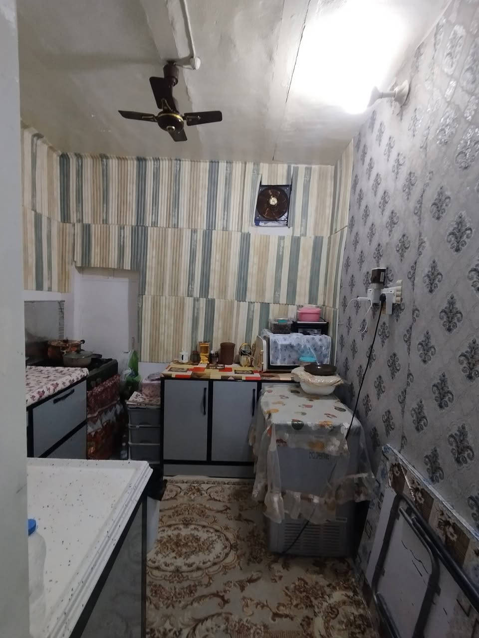 ياالله بيت للبيع مساحه 100م دولان   تفاصيل غرفه وصاله ومطبخ وحمام واستقبال والطابق الثاني  غرفه السعر 70 مع مجال استفسار اتصال *********** مكتب احمد للعقار
