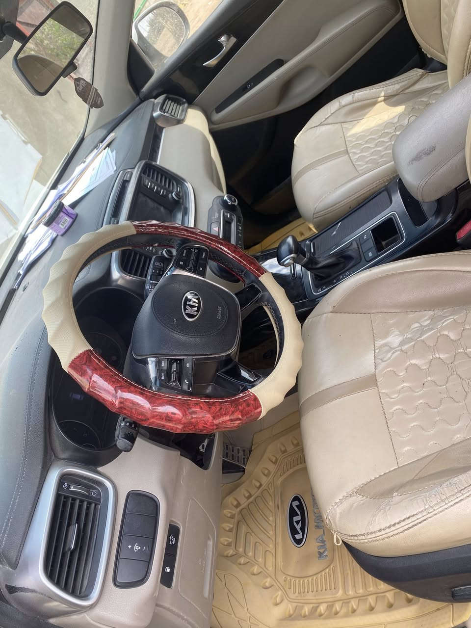 سورنتو ٢٠١٩ شكل ٢٠ خليجي ٦ سلندر رقم قادسية 
قمارة حديد بصمة تحكمات 
مكينة گير مكفولات حدادية جديدة تبريد ثلج كهربائيات كله جاهز 
السياره مصبوغة عام ما عدا بابين الجهة اليمنى أبيعك صبغ عام 
شواصي لغود دواخل ايرباك كله مكفول 
السعر ١٧٥ وبيها مجال 
العنوان الديوانية الحمزة الشرقي 

***********
