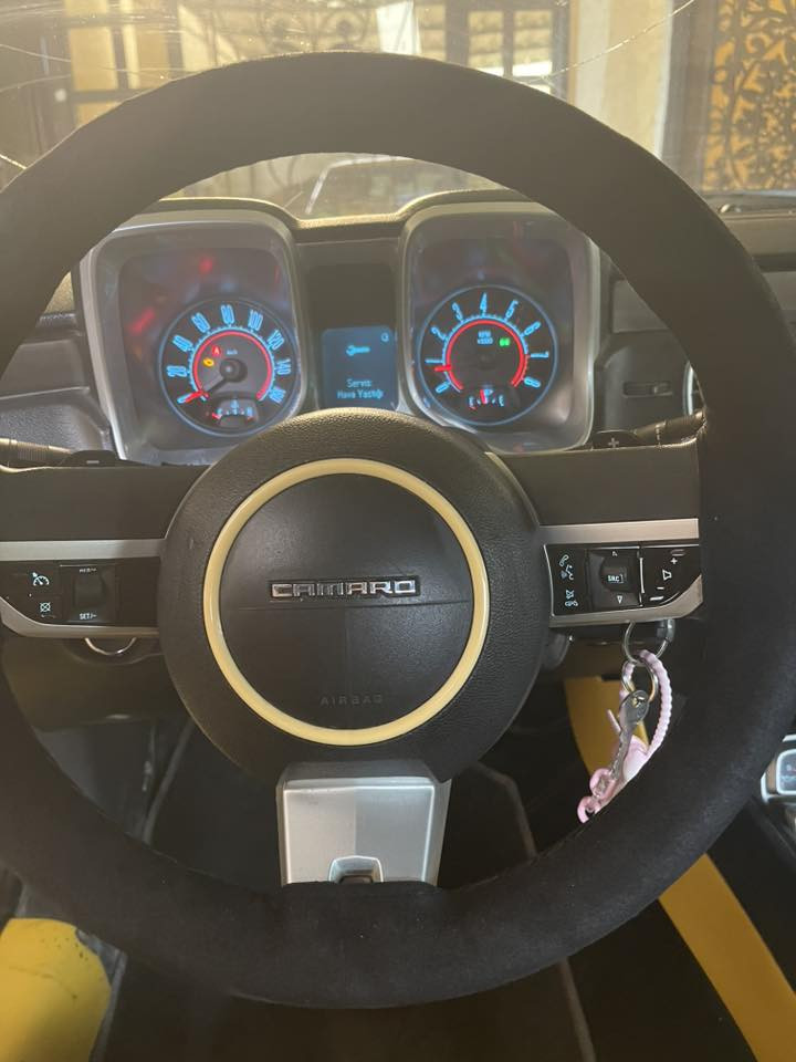 تحيه طيبه للبيع كمارو موديل 2010 فول فول مكينه ٦ كير اوتو مكينه جديده مشدوده رقم بغداد سنويه لل٣٠ هزه جديده نقصها بس صدر نص عمر وارد أمريكي ضربه جاملغ خلفي وبلعراق حزام صبغ مكاني بغداد علخدمي مال مطار رقمي *********** سعر 75 ورقه بيع فقط بدون مراوس وشكرا
