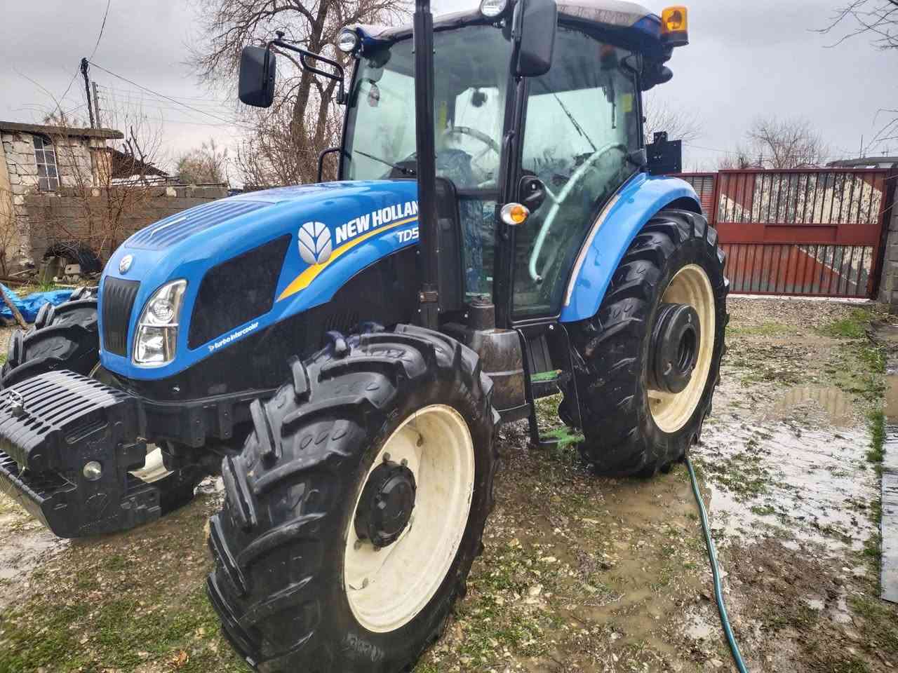 بۆ فرۆشتن تراکتۆری نیوهۆڵند مۆدیل 2023 هیچ شوێنەکی نەکراوەتەوە 800سەعات ئیشی کردووە  حەجم 110 شوێن شارەزوور ***********
