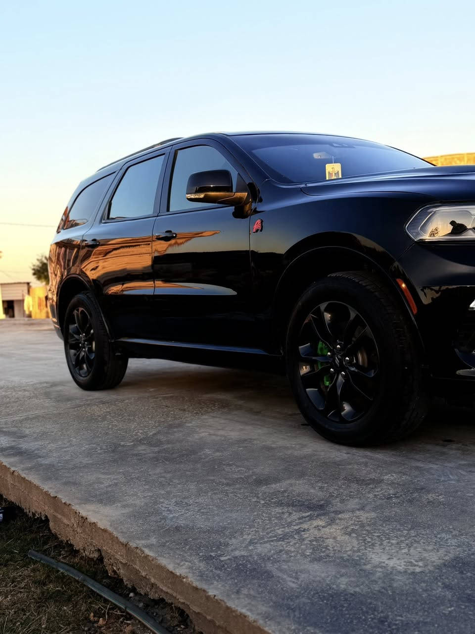 السلام عليكم دوج دورنكو 2022 جي تي بلاس بلاك توك اعلى فئة بال3.6 فول مواصفات ماشيه 62الف ميل 
المواصفات
فتحه سقف
كشنات جلد وكنتاره
كشنات واستيرن تدفئه
كشنات منفصل
رادار امامي خلفي
رادار جانبي
ستيرن كهرباء
جنطه شفط
توقف ذاتي
سياره مغلفه (ppf)بالكامل بعدها بضمان التغليف لمدة 10سنوات
رقم بغداد باسمي تحويل مباشر
حادث السياره جاملغ امامي ايسر وربع البنيد وبالعراق صار عندي حادث بدلت بيبان ٢نفس اللون وصبغ ربع الجاملغ الخلفي يعني فقط البنيد مصبوغ ايرباك استيرن ودشبول صور الحادث مرفقه بالمنشور السياره معروضه 260وبيها مجال للاستفسار الاتصال بالرقم ***********
