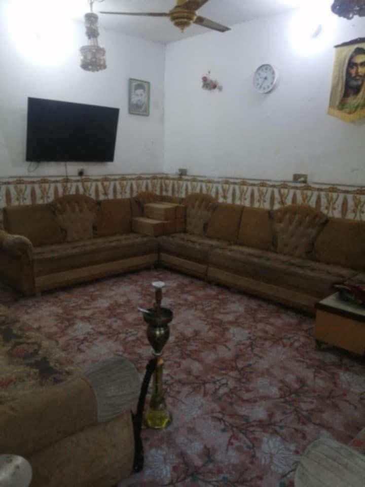 بسم الله
السلام عليكم 

بيت مساحة 100 متر مربع  طابق ونص 

يحتوي على 

ستقبال 

غرفتين 

صاله 

مطبخ 

صحيات عدد2

في منطقة الشبانات 

نزلة الحولي 100 مقابيل حي الزهراء

مي وكهرباء وخط ذهبي

منطقة سكنية كامله 

مدراس ومستوصف 

عقد 117 مفوض بلطابو 

للتواصل معي على الرقم بيه وتساب

السعر 37 مليون وبيه مجال 

***********
