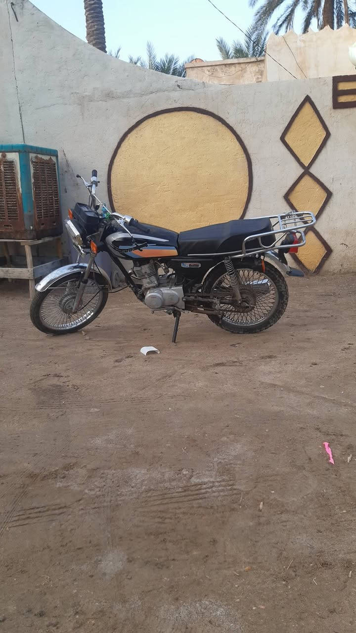 سلام عليكم ٤كير نضيفه سعر ٣٠٠قفل مكاني عمود ٣٥٠ رقمي ***********
