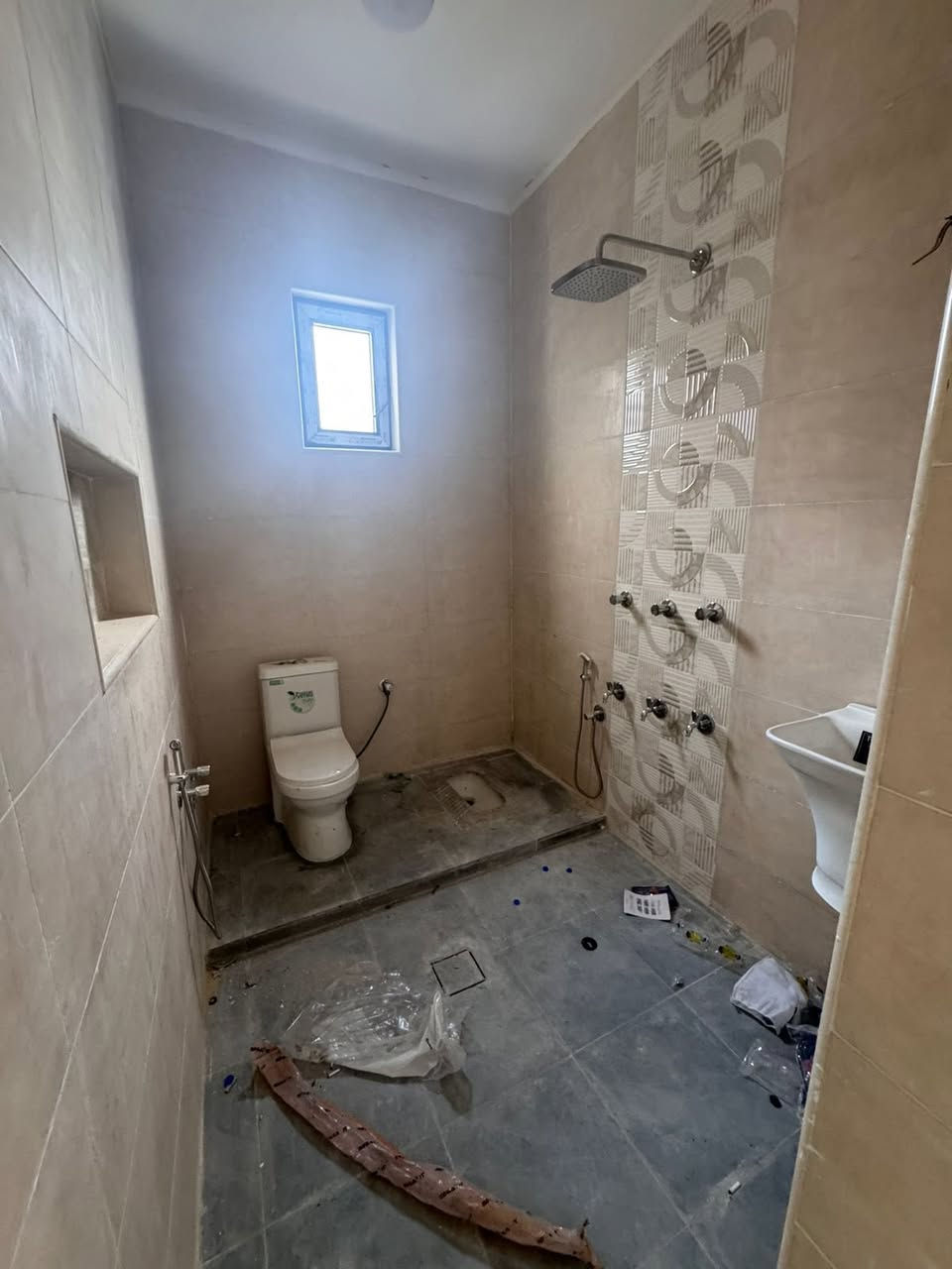 #للايجار في منطقة السيدية

وحدات سكينة نضيفه جدا للايجار 

الطابق الارضي:

يحتوي على غرفتين نوم وصاله ومطبخ وخدمات 

السعر 850الف

الطابق الاول:
تحتوي على غرفتين نوم وصاله ومطبخ وخدمات 

السعر 750 الف 

للأستفسار ***********
