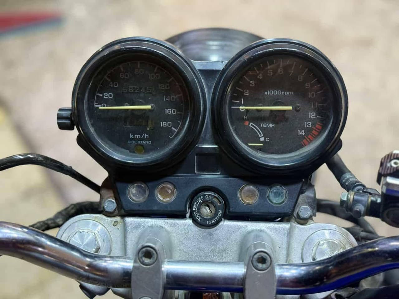 السلام عليكم
دراجه سيبي فور جيل ثاني
أوراق كامله كما موضح بالصور كمرك مدفوع
الدراجه ابلادي على وضع الشركه
تاتيرات زوج جدد
العنوان بغداد جميله
السعر 1500 مليون ونص وبيهه مجال
للاستفسار ***********
