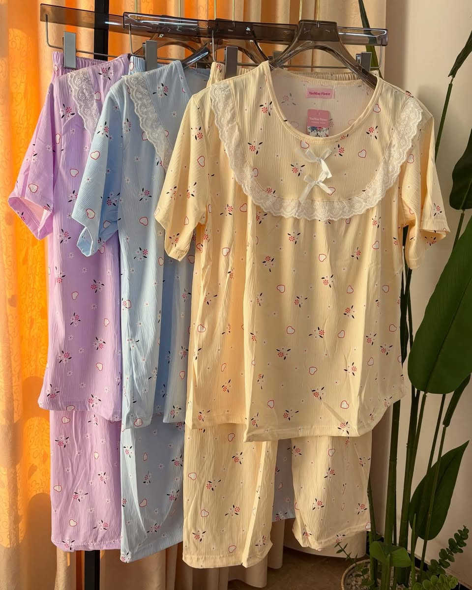 كل القطع داخل الصورة ع 5 من كل موديل باقي قطع قليلة سارعوا الحجز بنات سويت عليهم تخفيض لان اريد اصفي البضاعة للحجز دايركت❤️‍🔥✨️


**إذا كنت صاحب هذا الإعلان وتريد حذفه لأي سبب، رجاءا أرسل رسالة إلى الدعم الفني**