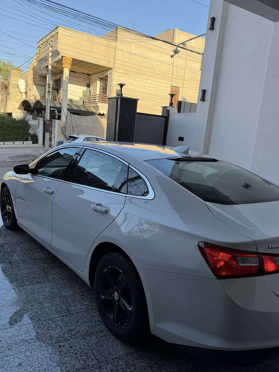 السلام عليكم شباب 
شيفروليت ماليبو ls موديل 2021 
لون ابيض 
رقم اربيل الجديد  شرط التحويل 
مواصفات السيارة
شاشة / كامرة / بصمة تشغيل وبصمة ابواب / تحكم ستيرن / جام اوتو / اوتو ستوب / حساس تاير / شاشة اعطال 
مواصفات عادية مال ماليبو 
حادث السيارة سرقة جاملغ امامي وبيها من امريكا جاملغ خلفي جهة السايق 
صور الحادث بالمنشور 
السيارة ماشية 45000mil وقابلة للزيادة 
بجم بلادي راديترات ومراوح كلة بلاديي  حادثها فقط السرقة انسة شي اسمة حماوة 

كاملة وجاهزة لاخر حباية مابيها نقص اي شي 
مكاني حي البنوك / شارع الكنيسة 

سعر السيارة 122 ورقة وبيها مجال كلش بسيط 
***********
