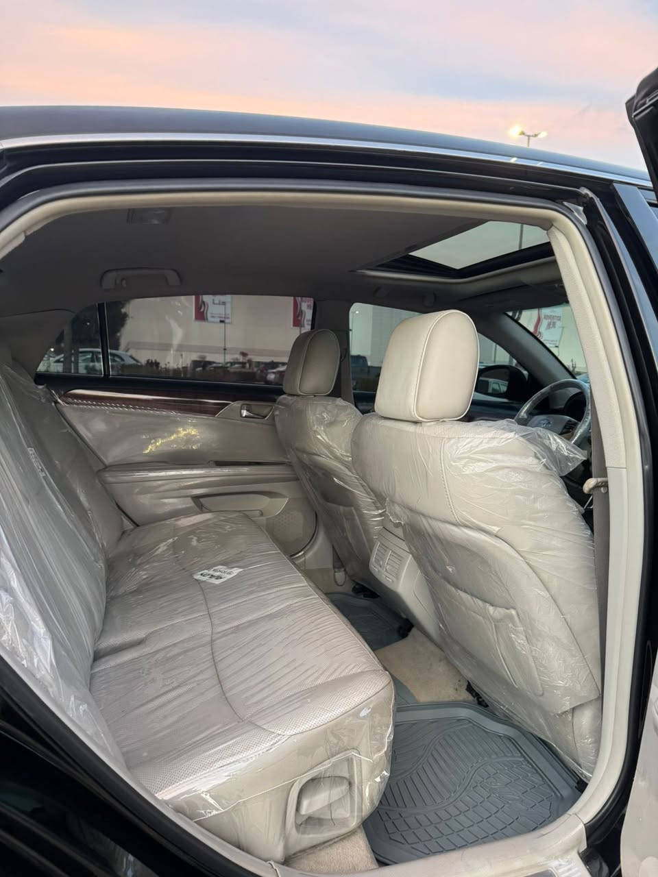 بۆفرۆشتن. 🖤✨🖤 للبیع🎌

ئەڤەلۆن  مۆدیل 2012 
قەپات مواسەفات ( بەسمە - پەردە - سڵاید...)
بێ بۆیاخ بێ سارد 

گێڕ و مەکینە کەپسە نەکراوەتەوە 
١٣٠ هەزار ڕۆیشتووە
دەنگی دیجیتاڵیش بەشەرتە

چوار تایەی لۆکی (Toyo)ی لەژێرایە
یەک دینار مەسرەفی تێا نیە سەیارەکە کامل جاهیزە

سعر /في التعليق يتم الرد فورا على المسنجر ✍🏻

نرخ/ لە کۆمێنت بنوسە یەکسەر وەڵام دەدەیتەوە 📮

ژمارەی خاوەن سەیارە : ***********☎️
