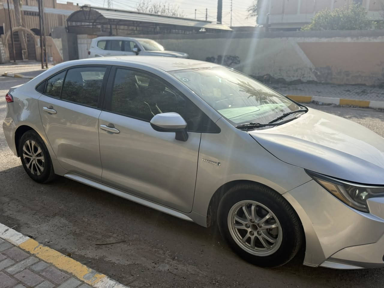 السلام عليكم / كورلا 2021 وارد امريكي هايبرد وبانزين /رقم بغداد تحويل مباشر / حادثها بنيد فقط / وسونار موضح بلمنشور / مواصفاتها بصمه ويل كب تبريد لمس شاشه ديجتل شاشه كبيره رادار امامي / كير محرك كفاله ماشيه 65 / السعر 135 بيها مجال / ***********
