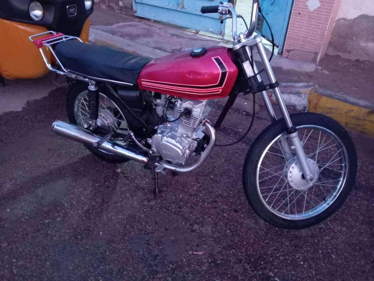 دراجه البيع اورق شاصي موديل 9 باب أوال دراجه غراضه كله جداد بس التانكي قديم محرك جديد السعر 800قفل هذه رقمي ***********
