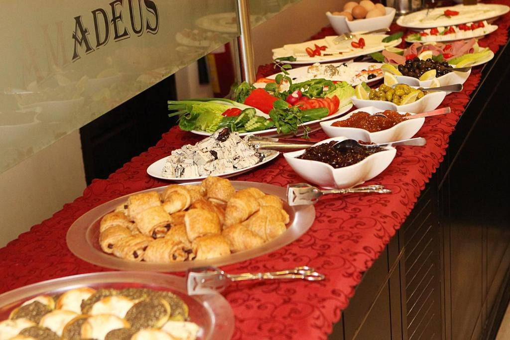 اخر عشر مقاعد حملة لبنان 
بسعر ٨٠ الف فقط 
ثلاث ليالي
للحجز والاستفسار 
***********
***********
شركة افاق بابل
