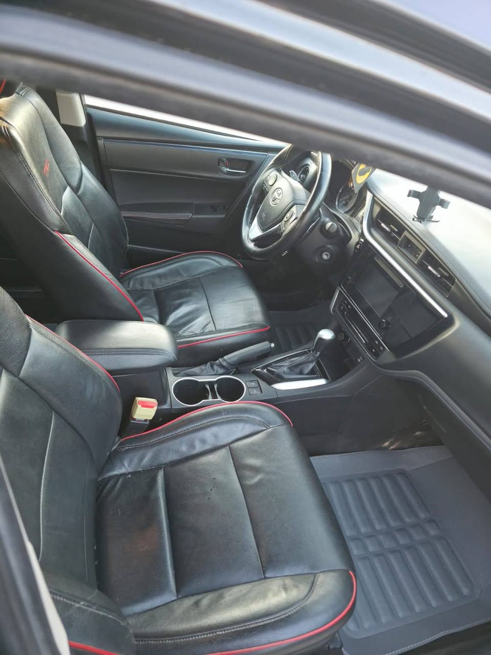 السلام عليكم سياره للبيع
كورلا ١٩ SE
ماشيه ٧٨ وارد أمريكي 
مابيه اي ضرر فقط ضربه جاملغ الأمامي تقريبن شبر 
محرك والكير شرط 
السعر ١٤٥ وبي مجال للشراي 
***********
