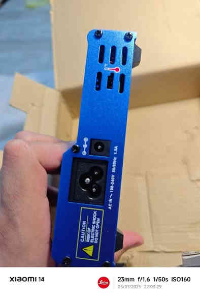 شاحنة iMAX B6AC الاحترافية من شركة SKYRC
السعر 35 الف وية التوصيل قفل 

 :  وهذي مواصفاتها   

تيار الشحن من 0.1A إلى 6.0A
تيار التفريغ من 0.1A إلى 2.0A
أقصى قدرة شحن 50 واط
أقصى قدرة تفريغ 5 واط
عدد الخلايا (LiPo) من 1S إلى 6S (أي 3.7V إلى 25.2V)
عدد خلايا NiMH/NiCd من 1 إلى 15 خلية
بطاريات Pb (رصاص/حمضية) 2V إلى 20V

🔋 أنواع البطاريات المدعومة:

يدعم مجموعة واسعة من البطاريات القابلة للشحن:

LiPo (ليثيوم بوليمر) .

Li-ion (ليثيوم أيون) .

LiFe (ليثيوم فوسفات) .

NiMH (نيكل-معدن هيدريد) .

NiCd (نيكل-كادميوم) .

 بطاريات Pb (رصاص-حمضية): يدعم من 2 فولت إلى 20 فولت .

يدعم  "التفريغ – Discharge"

وضع تخزين البطاريات (Storage Mode)

حماية من الشحن الزائد أو العكسي

 جديدة ما مستخدمه مع ملحقاتها الموضحه بالصور 
تواصل مسنجر 
او رقم ***********
