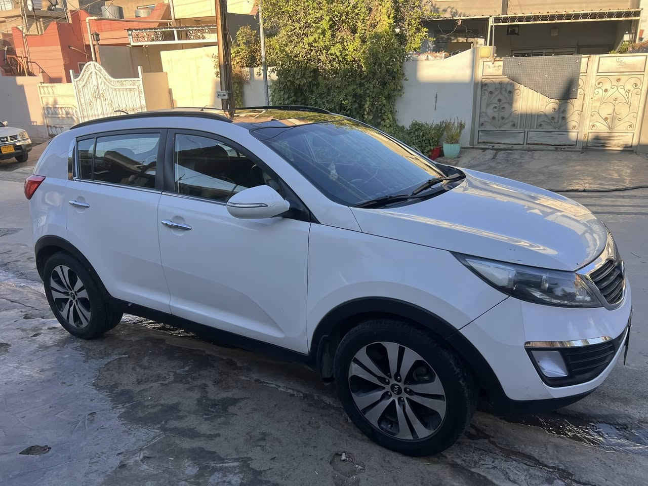 كيا سبورتاج موديل 2012 للبيع او مراوس ويا كامري موديل جديد وانطي فرق فول فول مواصفات رقم اربيل هزة جديد سقف بانوراما بصمه داخل قيسي وبيها بعد هواي مواصفات  بيها جاملغ وبونيد ومكانات بارد سعرها 130للتصال ***********ادمین🖤
