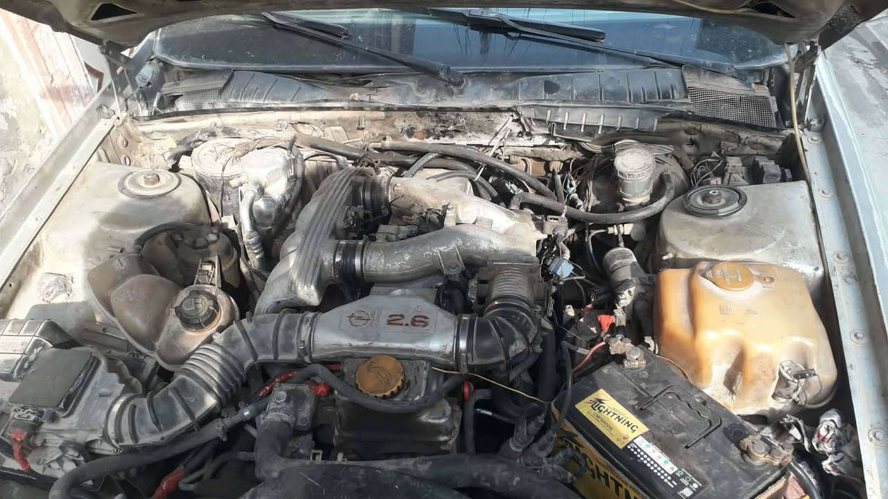 للبيع سياره مابيها كشي طالب عليها 18وبيها مجال تواصل ع رقم ***********
