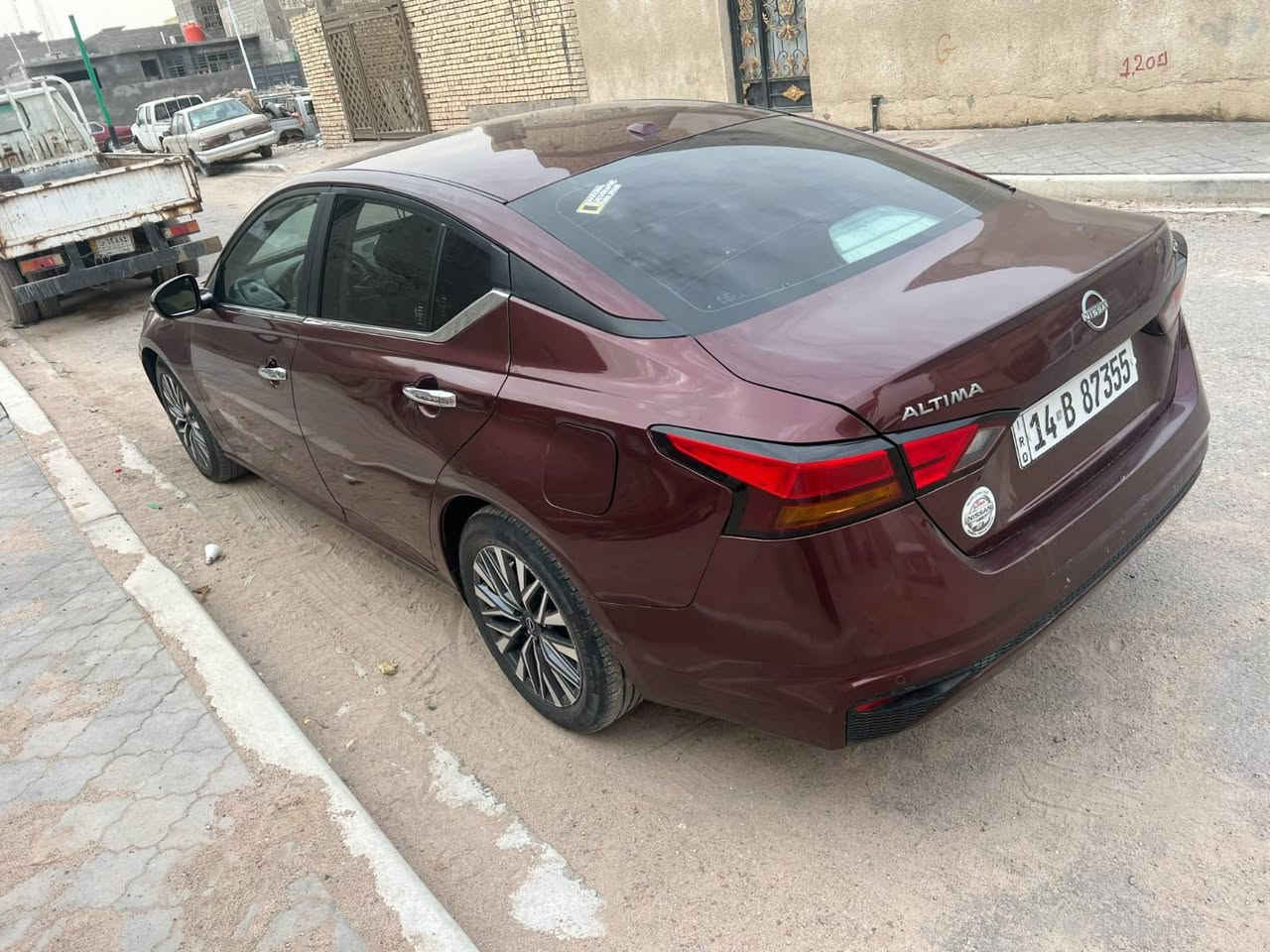 نيسان ألتيما موديل 23معوقين بصره بدون تبديل سعره 150وبيه مجال شراي يتصل ***********
