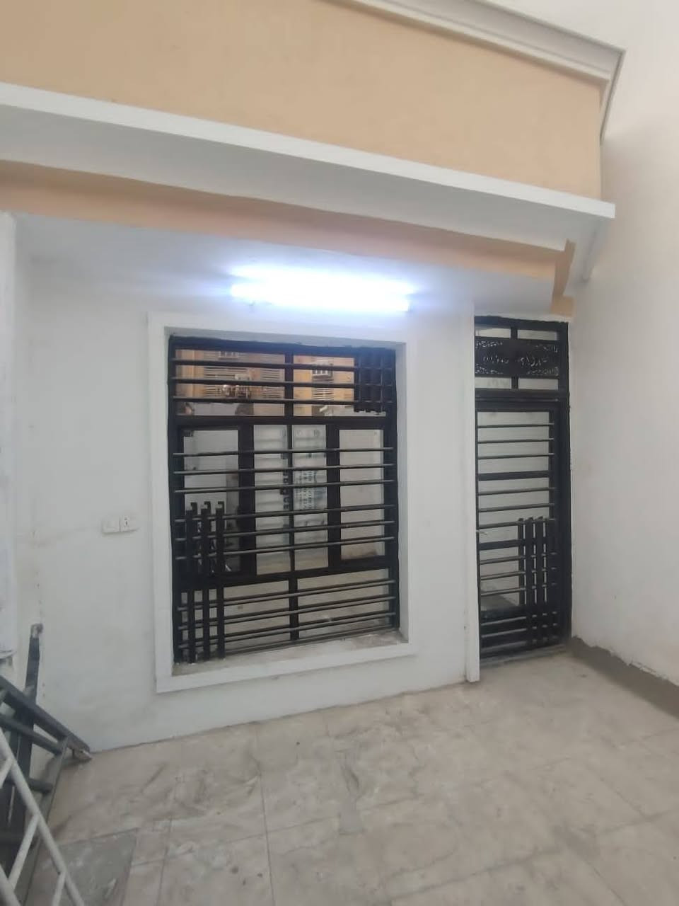 مشتمل للبيع في بغداد - ابو دشير طابو صرف
مساحة ٨٠ متر طابق ونص بناء جديد درجة أولى
الطابق الأول يحتوي على كراج وخدمات + صالة + حولي مطبخ وخدمات ومنور ودرج وغرفه
الطابق الثاني يحتوي على غرفة وسطحين
#للإستفسار
راسل الصفحة خاص او واتس اب 
اتصال ☎️ / واتس اب 📱 
*********** / ***********
