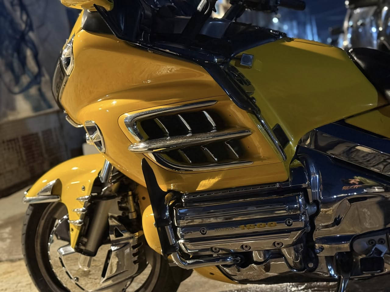 السلام عليكم
للبيع هوندا كولدونك 1800 
موديل 2002 رقم بغداد باسمي
مكفولة من الذيل للجاملغ
ادامة جديدة تخم تاير جديد
مناقصها كلشي
هاي الصور مالتها حالياً وصورها بامريكا
والي اله خاطر بيها يجيب الفيتر ويجي 
*********** 
واتساب واتصال فقط
