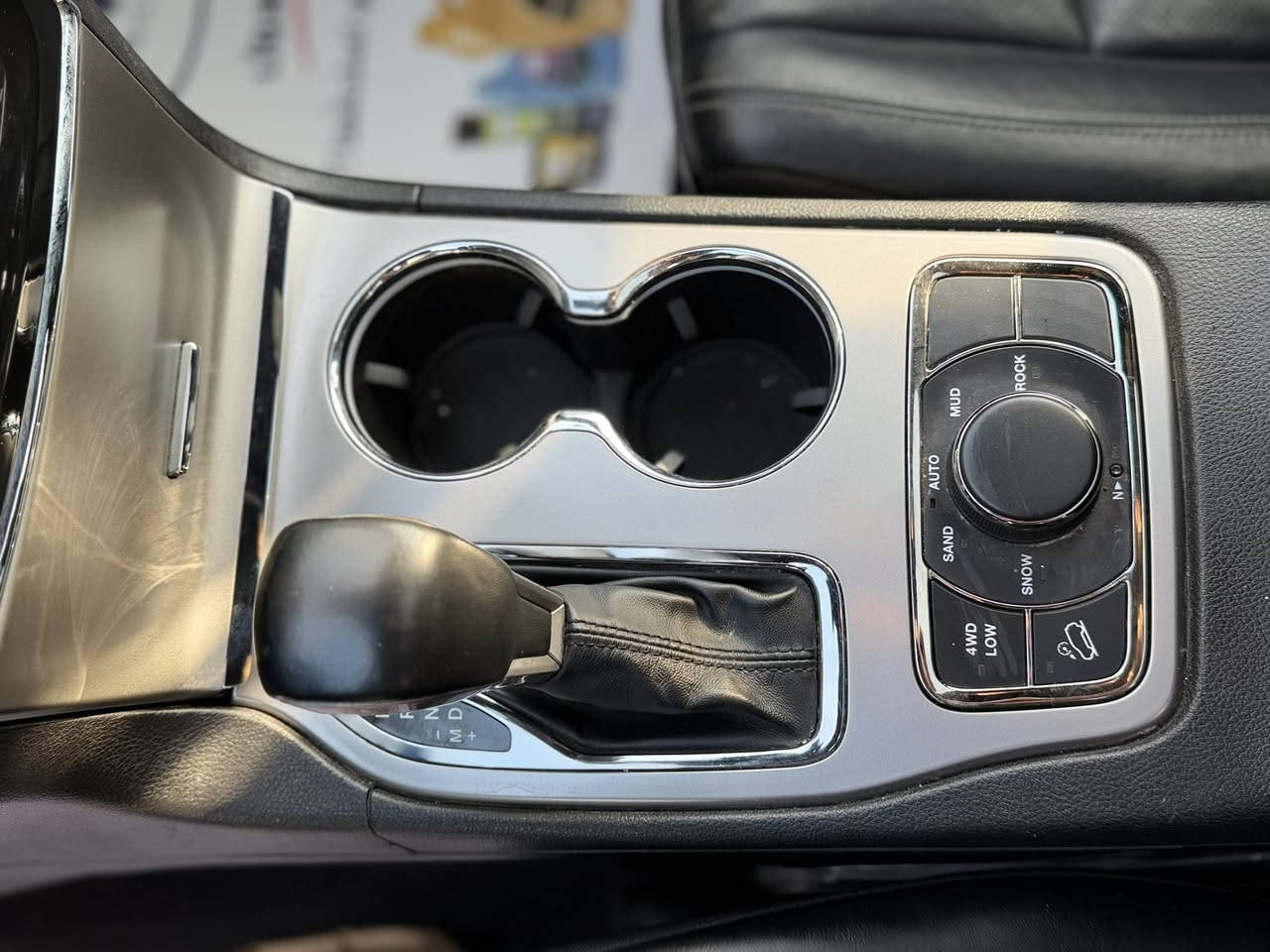 جيب خليجي ثمانينية 
 السيارة ماشية 53الف  (كيلو)
موديل 2021
ملاحظه ( يوجد بارد بل باب امامي ورصعه بيدار جامغ امامي ونص دعاميه خلفيه صبغ الباقي كفاله)
V6 3.6L محرك
* المواصفات :
80th Anniversary نسخة ال *
* رادار امامي مع مانع تصادم .
* اصطفاف ألي ( اوتوپارك ) .
* تحذير الخروج عن المسار .
* نقطة عمياء .
* دفع رباعي 4x4 .
* فرش المقاعد من الجلد .
* المقاعد الأمامية تبريد .
* صفي المقاعد الأمامية كهربائية .
* ذاكرة لحفظ وضعيات الجلوس .
* المقاعد الأمامية مع تدفئة .
* المقاعد الخلفية مع تدفئة .
* ويل قياس 20 انج .
* مقود السائق كهربائي .
* تدفئة ستيرن .
* سقف بانوراما .
* شاشه كبيرة 8.4 انج .
* نظام الخرائط (GPS) .
* نظام خاص للطرق الوعرة .
* المصابيح الأمامية زنون .
* المصابيح الأمامية مع LED لايت .
* كشافات الضباب زنون .
* تشغيل عن بعد .
* صندوق كهربائي .
* حساسات أمامية .
* حساسات خلفية .
* كاميرا خلفية .
للاتصال : ***********
