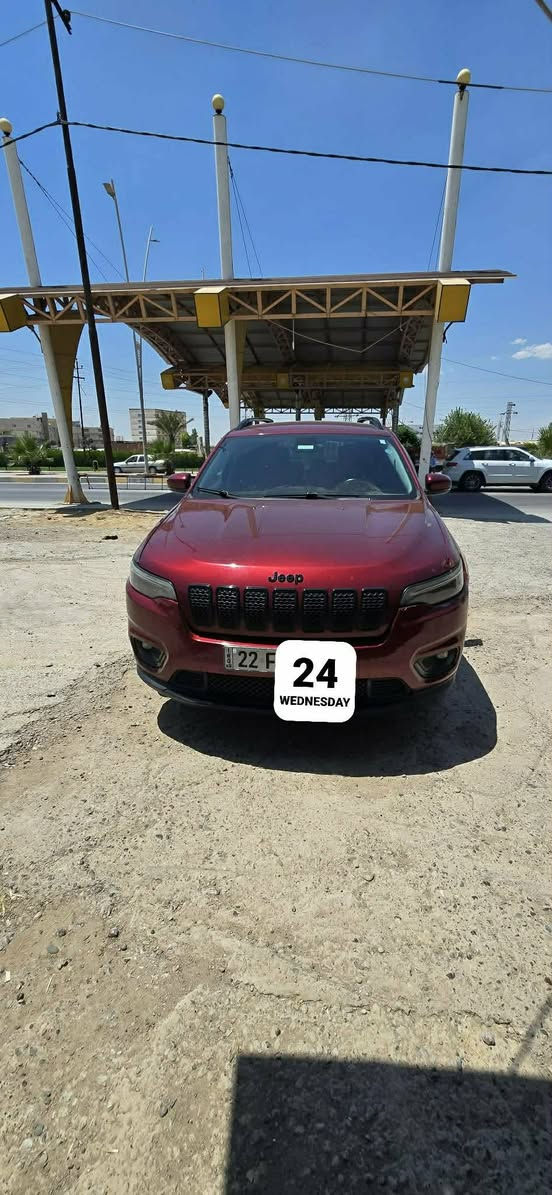 مرحبا سيارة جيب شيروكي بزون للبيع كامل مواصفات كير ومحرك بشرط سيارة  وتبريد ثلج جاهزة متصرف عليها ربع  موديل  ٢٠١٩  السعر ١٣٧ وبيها مجال لشراي وارد امريكي  والضرر  باب وجاملخ السايق شرط الفحص  للاستفسار الاتصال على هذا الرقم *********** وشكرا
