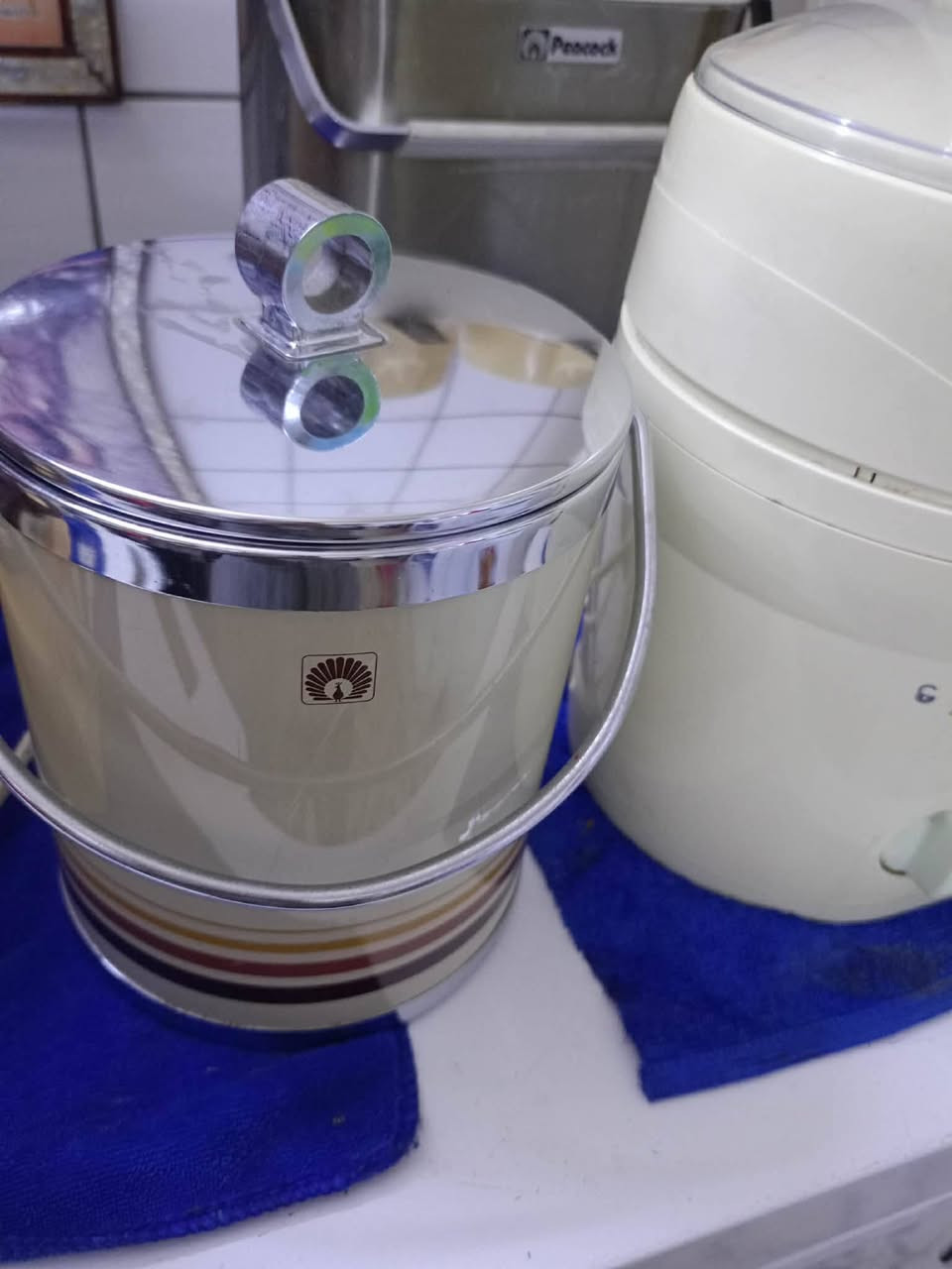 السلام عليكم اغراض للبيع مكاني بغداد الغدير ساحه ميسلون الخاص مفتوح ***********
