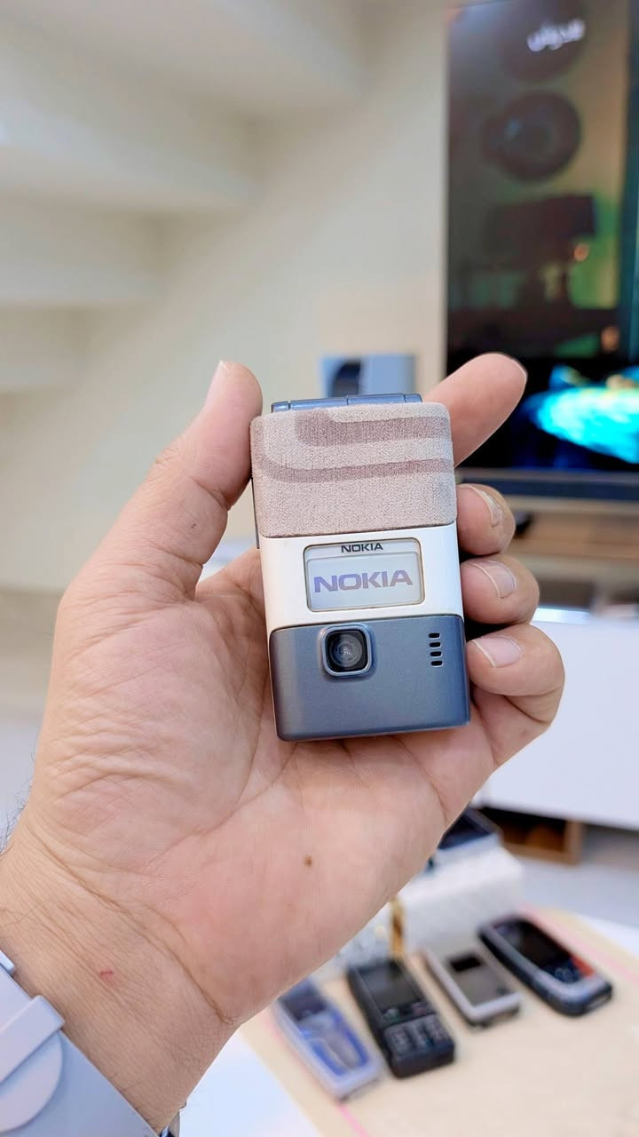 Nokia 7200 classic 
جهاز نظيف وشغال بدون اي عيب بيها خط خفيف بالشاشة ميبين بس لازم اكولها


**إذا كنت صاحب هذا الإعلان وتريد حذفه لأي سبب، رجاءا أرسل رسالة إلى الدعم الفني**