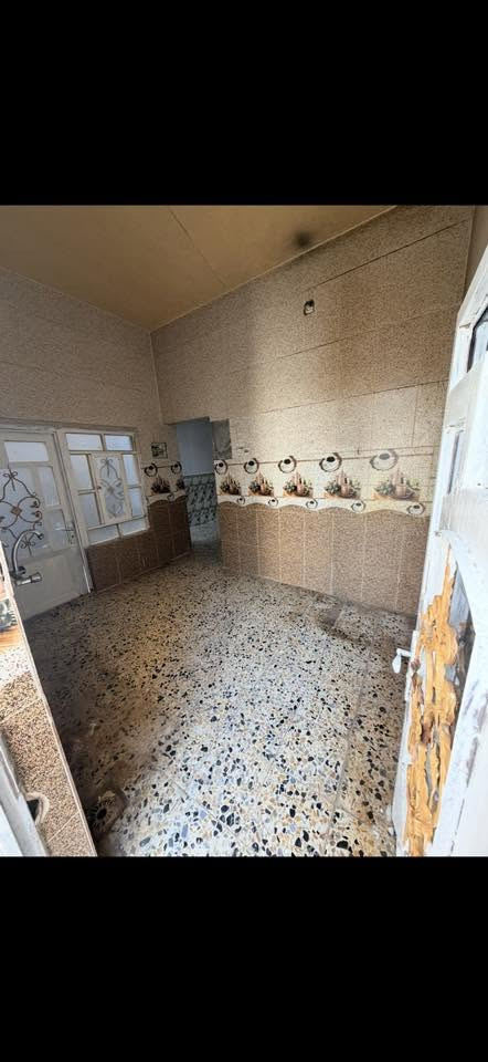 للبيع 📍
دار للبيع او للاجار ..
أجاره 200 ، اذا كُل شهرين ينحسب 175 
واذا للبيع 26 وبي مجال ..
100 متر ، شارع المطار القديم قرب مدارس القصواء 
***********
