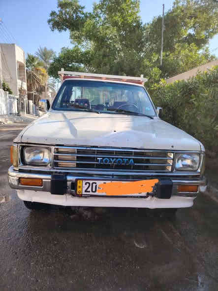 السلام عليكم. 
- بيكم تيوتا مديل1988 
- الرقم انكليزي السياره بأسمي تحويل مباشر
- نظافة السياره حلوه كدامكم 
المكان: بغداد 
السعر: 30ورقه
رقم الهاتف:***********
