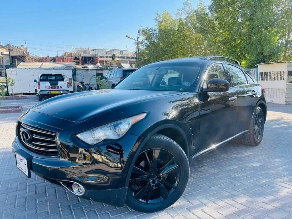 السلام عليكم FX35 
موديل 2012 وارد امريكي سياره جاهزه من كل شيء عليها صيانة كامله
 (اطارات تخم كوري جديد
 تبريد مكفول
 فلاتر اصليه
 گير ومحرك مكفول
 قاعدة فيتبم وكاله
 نوزلات امبدله وكاله
 دهن موتل فرنسي
 ماء راديتر زيتي وكاله
 واتربم وكاله 
 الغرفة الداخلية جداً نضيفه يعني بأختصار عليها صيانة كاملة  السياره بأسمي العنوان بغداد الدوره 
بيع او مراوس Qx80 من موديل 19 فما فوق  (أربع قطع صبغ)
 السعر 125$
***********
