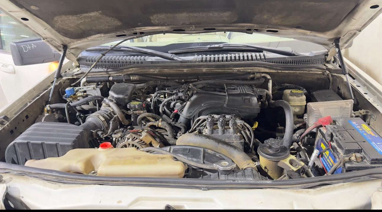 السلام عليكم 

فرصة لا تعوّض | للبيع فورد إكسبلورر 2010
خليجي وكالة القاصد
فول مواصفات حقيقي مو كلام
✨ فتحة سقف بانوراما
✨كشنات جلد
✨ مثبت سرعة
✨ تحكم دوزان
✨ تبريد وتدفئة
✨ سيارة قوية وثابتة بالطريق، ممتازة للسفر والمدينة
✨ سنوية وهزة جديدة رقم بغداد الماني 
✨ عداد المسافة 190 كيلو مو ميل 

السيارة نظيفة جداً
استعمال شخصي من الوكاله الى هسه عندي فقط
ما تحتاج شي – تركب وتمشي
جاهزة لأي فحص

💰 السعر مغري وقابل للتفاوض للجادين فقط (110) 
📞 ***********  
الاتصال للجادين فقط – الرجاء عدم الإحراج
