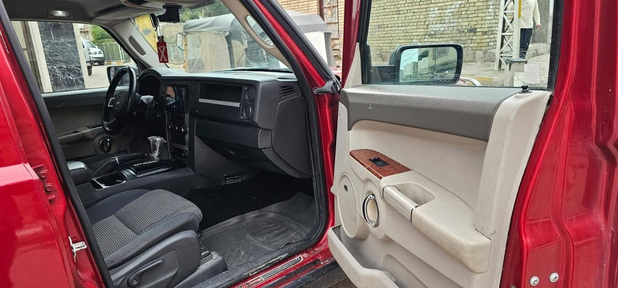 جيب كومندر 2010 وارد امريكي
***********
 حادث جاملغ امامي مصبوغه حزام جماليه 
رقم بغداد انكليزي باسمي
 7 راكب 3 قطع تبريد شغال 
كير محرك مكفولات حجم 3700 
سنترلوك بلادي 
كشن كهرباء حساسات خلفيه
 تحكم ستيرن تحكم مري
 شاشه كامره خلفيه تخم تاير نضيف 
العنوان بغداد حي البتول السعر 85
 للاتصال *********** بغداد, العراق
