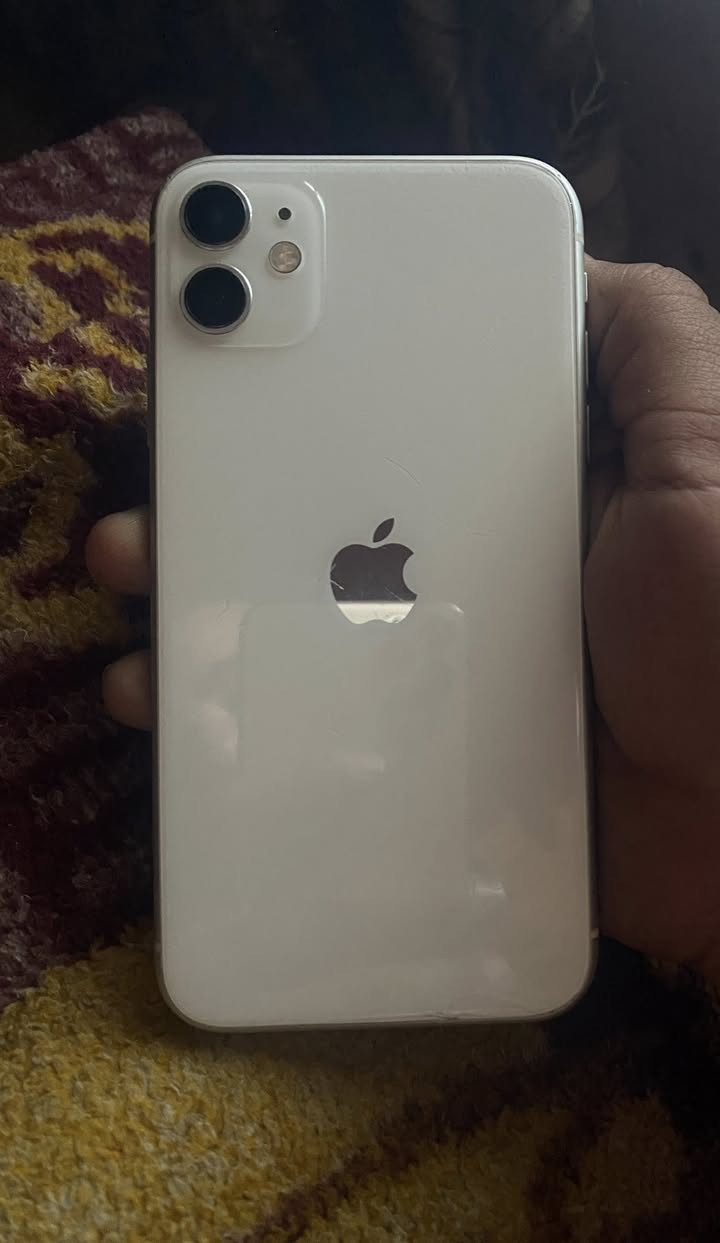 سلام عليكم ايفون 11عادي  مبدل فقط شاشه وكاله السعر 250 وبي مجال بسيط ***********
