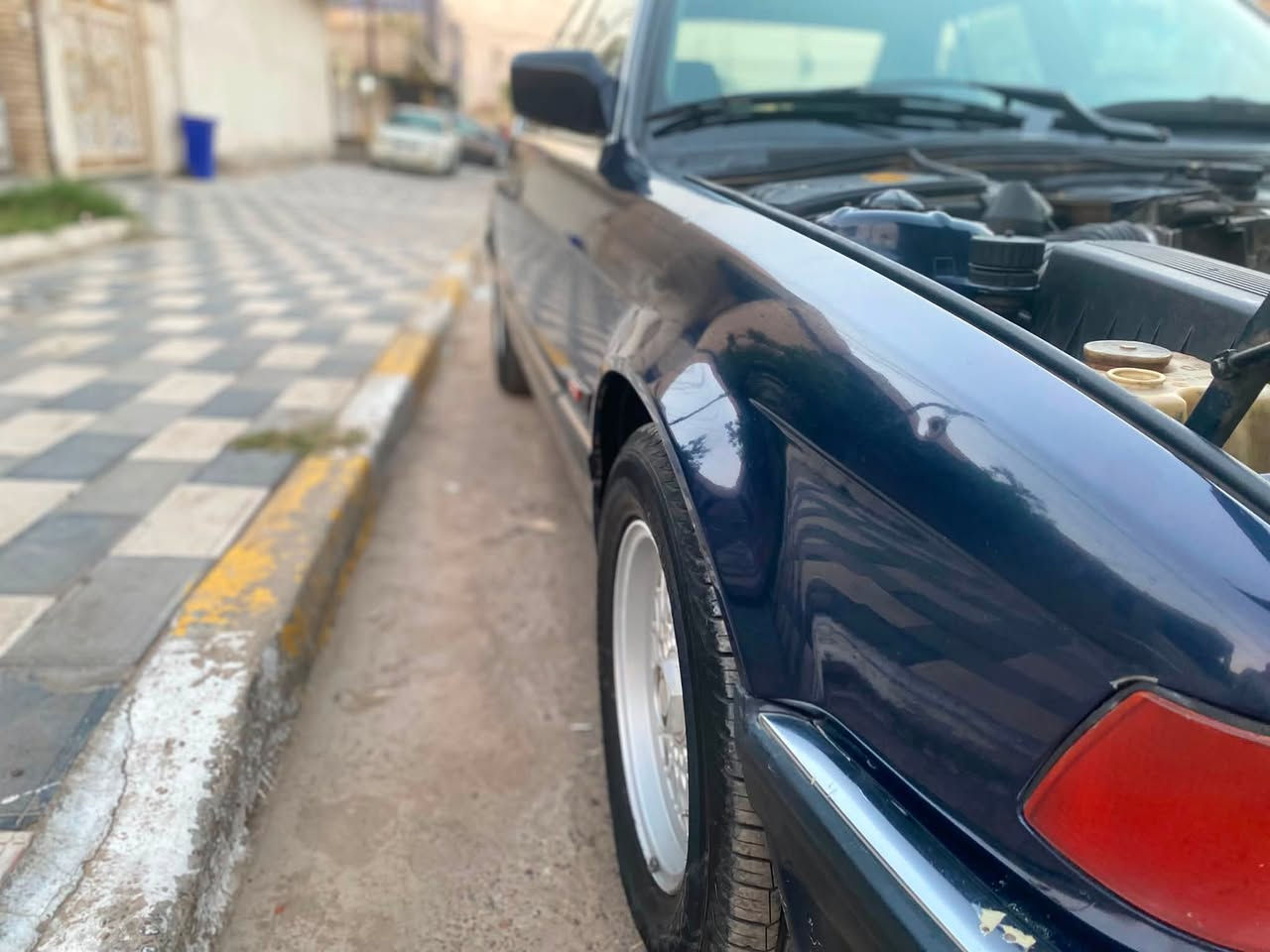 BMW سلام عليكم بي ام دبليو موديل 90 سياره بغداد نكليزي بسمي هزه وسنويه جديده كير محرك تبريد كلهه جاهزه ستيرن كهرباء وصدر امامي خلفي جديد كهربايات كلهه جاهزه سلايت شغال بس لاستيكه تعبانه مالته مكانهه غزاليه أو شعله سعرهه 40بيهه مجال بسيط  
التواصل ***********
