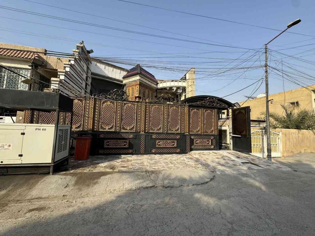 ‏بيت للبيع بمساحة 371 متر
‏حي القاهرة الضباط موقع مميز جدا

‏البيت بناء حديث وفخم  جدا ￼

التفاصيل آكثر يرجى الأتصال 

***********-***********
