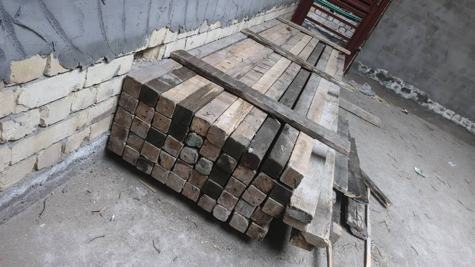 قالب خشب روسي تارس نظيف للبيع
العدد 14مكعب يدك مساحة 300م 
في بابل حلة للاستفسار الاتصال ***********
