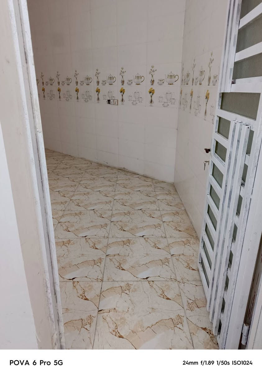 بيت البيع طابقين ٣غرف نوم و استقبال ومطبخ ومجمع صحيات داخلي وخارجي مساحة البناء ١٢٠الموقع الدغارة حي العسكري الشارع الرئيسي السعر ٥٥ وبي مجال ***********
