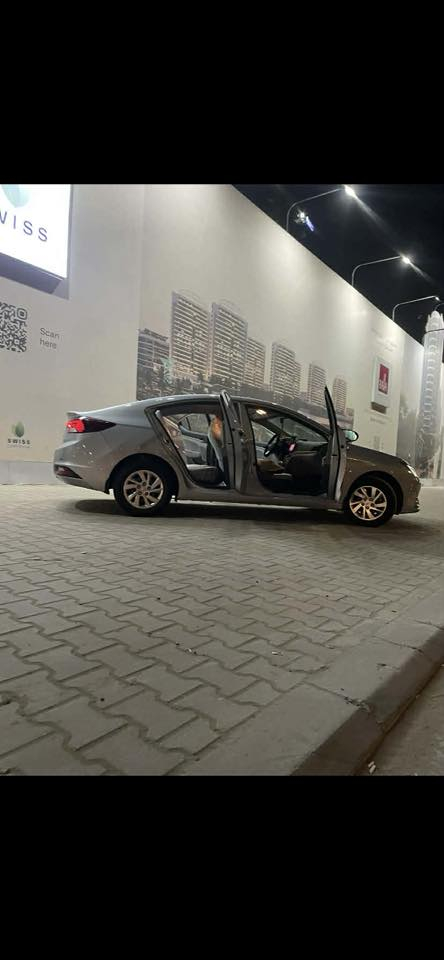 سلام عليكم ألنترا  2020 خليييجيه للبيييع السياره مكفوله ماعده تبديل دعاميه خلفيه نفس اللون بدون صبغ وبيها طخة بلهلال الخلفي وره الصدر  مكينه كير صدر كله جديد  السياره ماشيه  108 ألف كيلو     
السعر  140 ورقه  
مكانها بغداد الغزاليه 
***********
