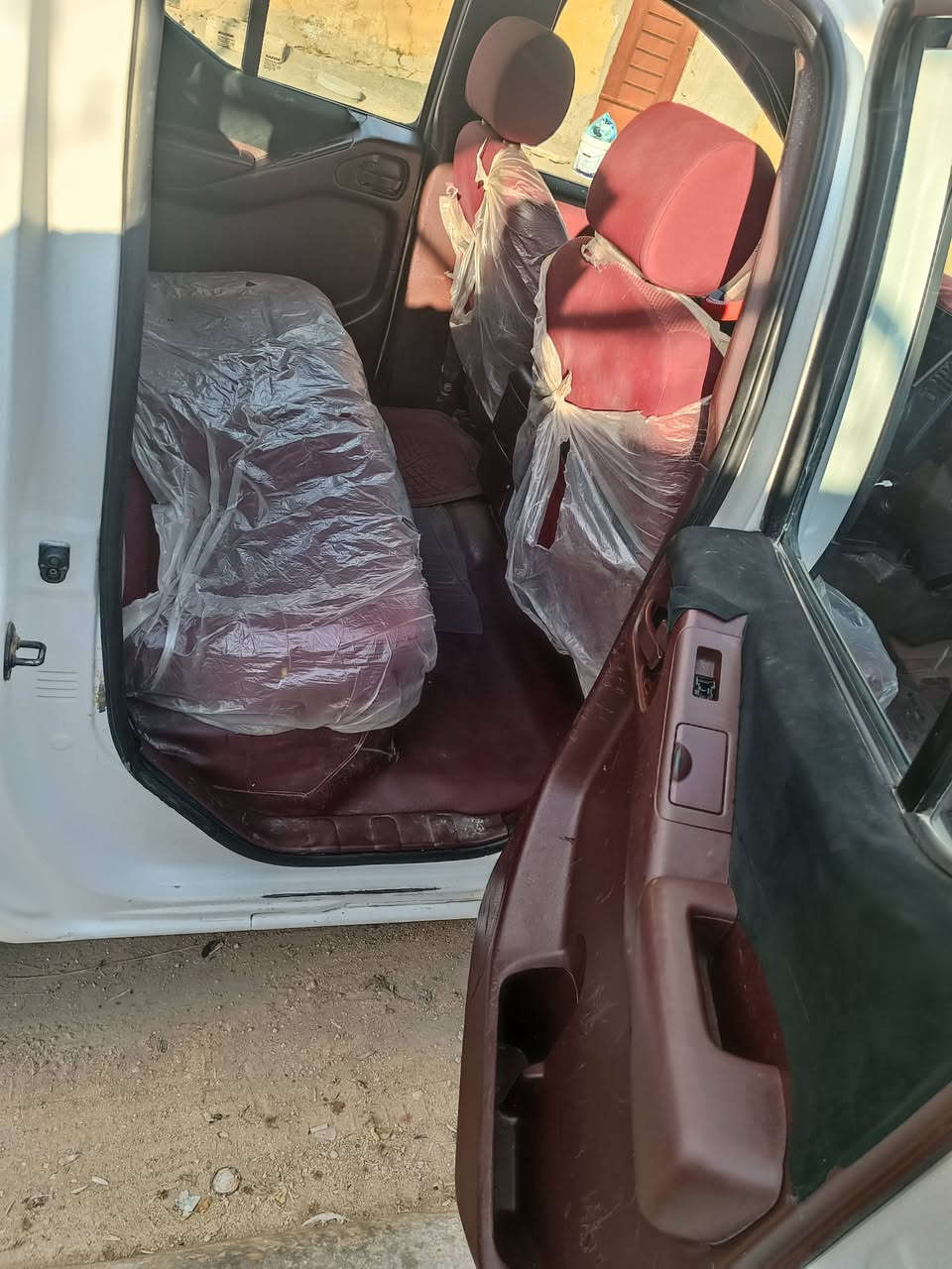 السلام عليكم 
نيفارا موديل 2014
محور 2500
تحويره تخبل شرط شلعه ومعدل كيجات كلهه شغاله تبريد شغال مكينه وكير كفاله ترايهه 160 لا رجفه ولا مشاوط تخم تاير جواها ومابيهه نقص السيارة جاهزه رقم دهوك نكليزي سنويه لل29
بيهه رشات صبغ شواصي والغود مكفوله 
العنوان كربلاء حي العسكري السعر 80 قفل ***********
