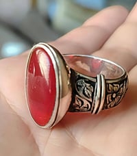 خاتم عقيق يماني • مقاس فضة ٢٢-٢٣ • بغداد الدورة