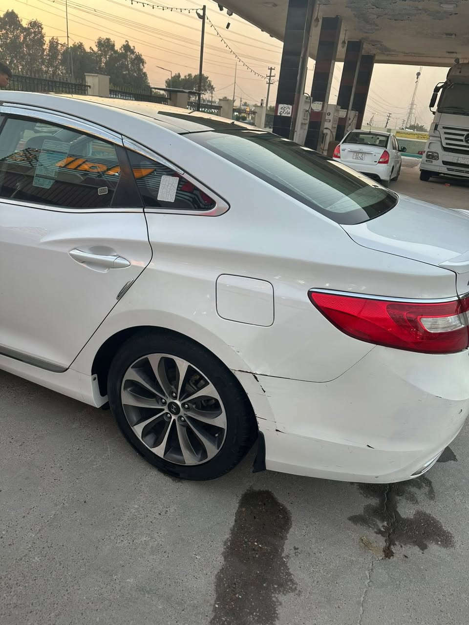 السلام عليكم للبيع ازيرا موديل 2013 خليجي بيها جاملغ امامي مبدل وجاملغ خلفي صبغ سعرها 120 وبيها مجال
***********
