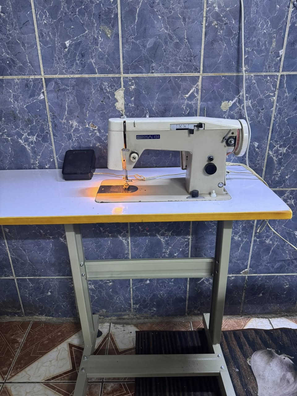 ماكنة خياطة بالوني خياط +زكزاك
👈🏻نضيف جداً بلاد 140 الف 
***********
