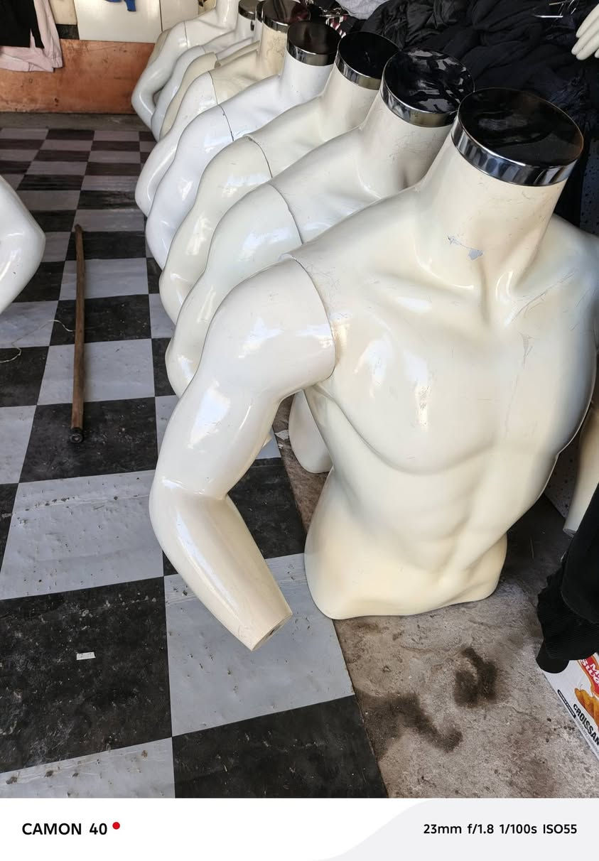 السلام عليكم من رخصة مدير الكروب ملكانات نظيفات جدد عدد 10السعر القطعة 10وبيهه مجال هاذا رقمي بي واتساب ***********,
