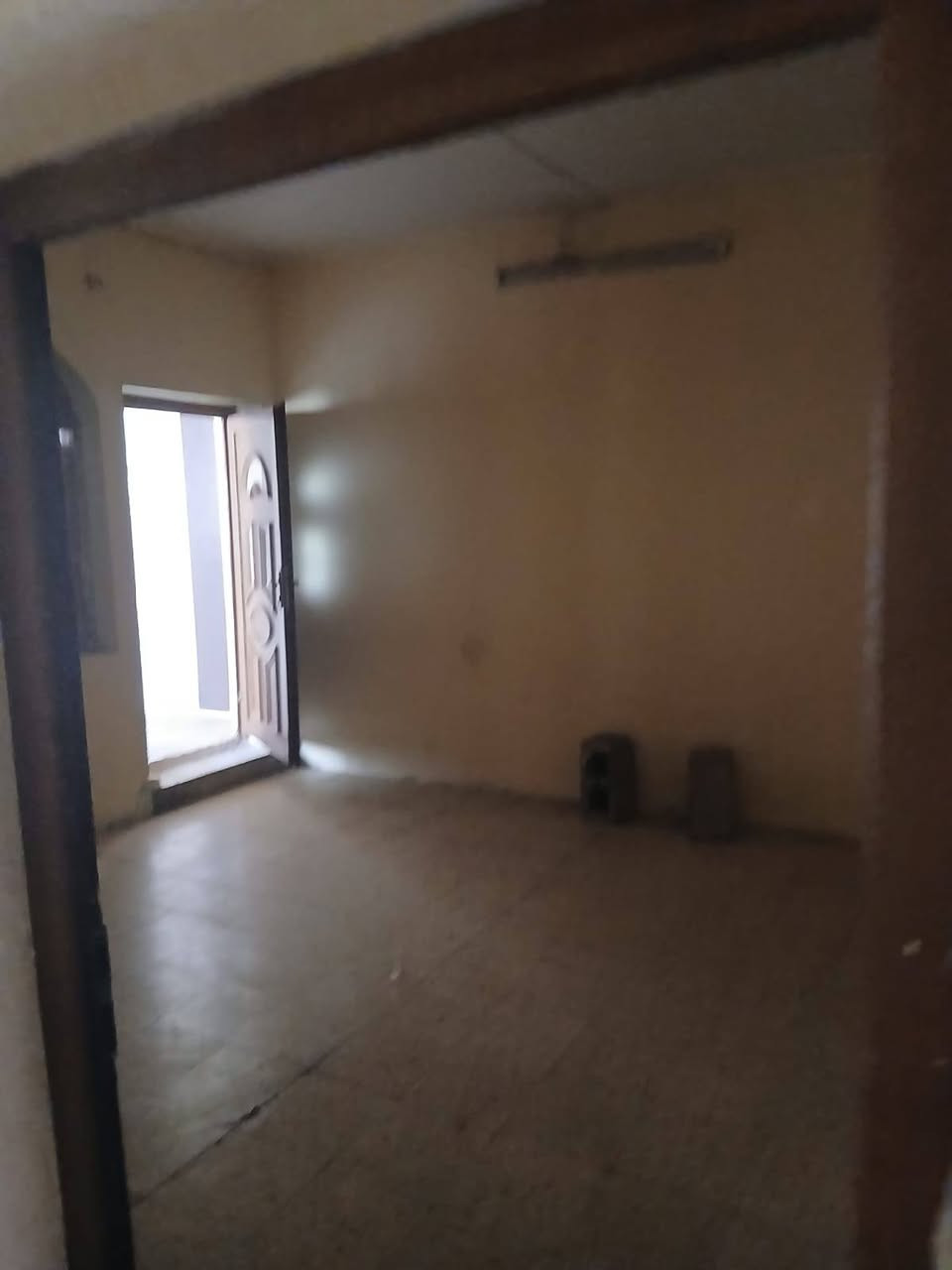 للبيع منزل طابو صرف المساحة 200 متر طابقين فرع المقابيل الحسينية شارع غصن البلوط البيت يحتوي علئ غرفتين وصالة الطابق الاول والطابق الثاني غرفتين ويحتوي علئ صحيات عدد 2 ومطبخ حار ومطبخ بارد والبيت جاهز للسكن بدون اي نقوصات وبسعر مناسب للاستفسار الرجاء عدم المراسلة فقط الارقام التالية ***********
***********
