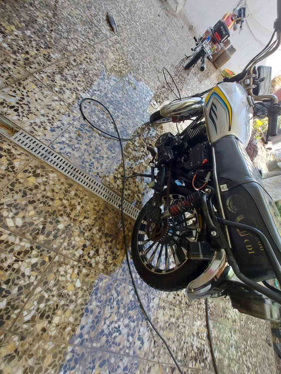 سلام عليكم دراجه سونك 25دراجه عوزه ترتيب مكينته خير من الله200cc شاشه كلن شغاله سلف هندر 
بس باتري تعبان وعوزه سبرنكه مال ستاند وسبرنكه مال بريك وترتيبات اوراق كامله سعره 600وبيه مجال المجال مال الغراض مكاني بلجادريه ***********
