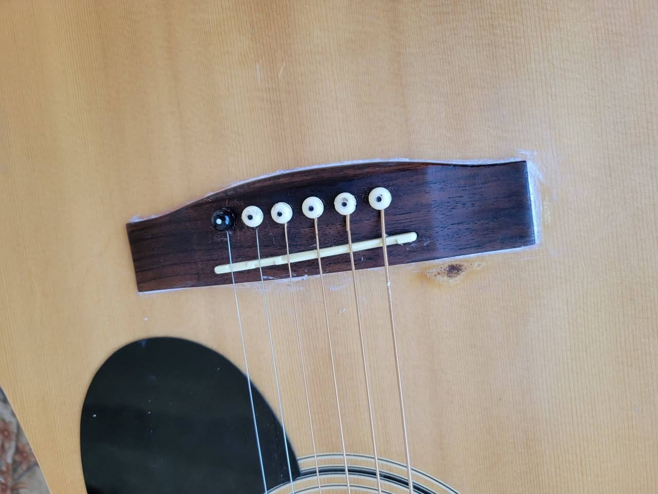 كيتار اكوستك amk احترافي اندونيسي 
صنع التسعينات كيتار فنتج

مشدود عليه ا تار ديداريو اصلية

اكشن بأرتفاع ٣ ملم

وياه ريشة واوتار هدية مني


**إذا كنت صاحب هذا الإعلان وتريد حذفه لأي سبب، رجاءا أرسل رسالة إلى الدعم الفني**