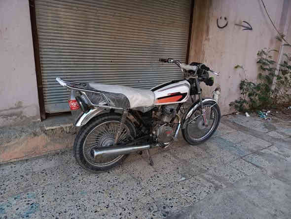 للبيع ماطور ايراني 9999 وياله نسج محرك رقم واحد شاصي شرط بي نقوصات بسيطه سعرو 180 مكاني حي السماح تسعين ***********
