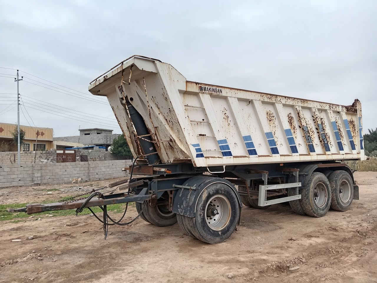 مقطورة مكنسان البلادي درعه 25 كفاله من كلشي وزنه 9طن منفيس للاستفسار ***********
