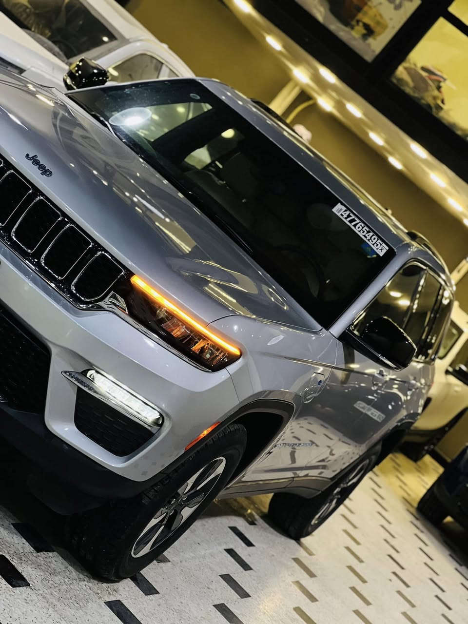 السيارة  : جيب گراند شيروكي 4xe هايبرد
الموديل : 2024
الفئة     : Limited 4xe
الحادث : بدن حادث فقط سرقة تاير
الرقم     : رقم بغداد دولي تحويل 
السعر    : 39.000$ 💸🔥
البـيـع    : نقد او تقسيط 💥
 ________________________________________
🛑 المواصفات  العامة :

♦️محرك 2.000T تيربو هايبرد
♦️عداد المسافة 36.000
♦️اللون رصاصي (سلفري) 
♦️ شاشة امامية كبيرة 
♦️تبريد خلفي 3 قطع
♦️تحكم مقود 
♦️كشن خزن ميموري
♦️داخل جلد بيجي 
♦️ كامرة خلفية
♦️بصمة تشغيل و تشغيل عن بعد
♦️سايد بريك بصمة
♦️المقاعد كهربائية 
♦️ويل كب قياس 18
♦️رادار امامي خلفي مانع تصادم
♦️صندوق كهرباء 
♦️ شاحن لاسلكي
♦️كشافات ضباب
♦️انظمة قيادة 
♦️ تبريد وتدفئة مقاعد
♦️بصمات ابواب وتشغيل 
♦️مري شفط 
♦️نظام عدم الخروج عن المسار 
♦️مثبت سرعة 
✨وبعد المواصفات المعروفة للجيب ✨
________________________________________
#معرض الفحام لتجارة السيارات

الاتصال على الارقام 
☎️المبيعات : ***********
☎️الادارة  : ***********

او زيارة المعرض على الموقع التالي :

📍النجف الاشرف / حي الجامعة / مقابل المدينة المائية سنتر جبل عامل .
